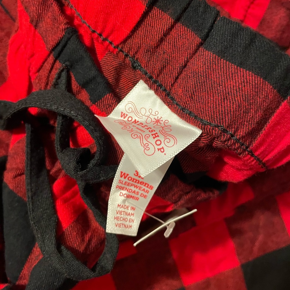 Christmas pjs
Buffalo Plaid 2 pc sleep wear - Picture 11 of 15